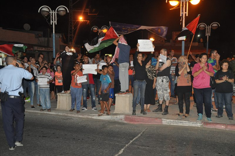 بالفيديو: وقفة احتجاجية في مدينة اللد ضد الجرائم بحق اهالي قطاع